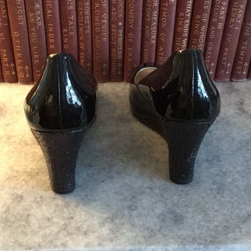 Lilly Pulitzer Black Patent Peep Toe Glitter Resort Chic Wedge Shoes EUC 6.5 - Picture 4 of 7